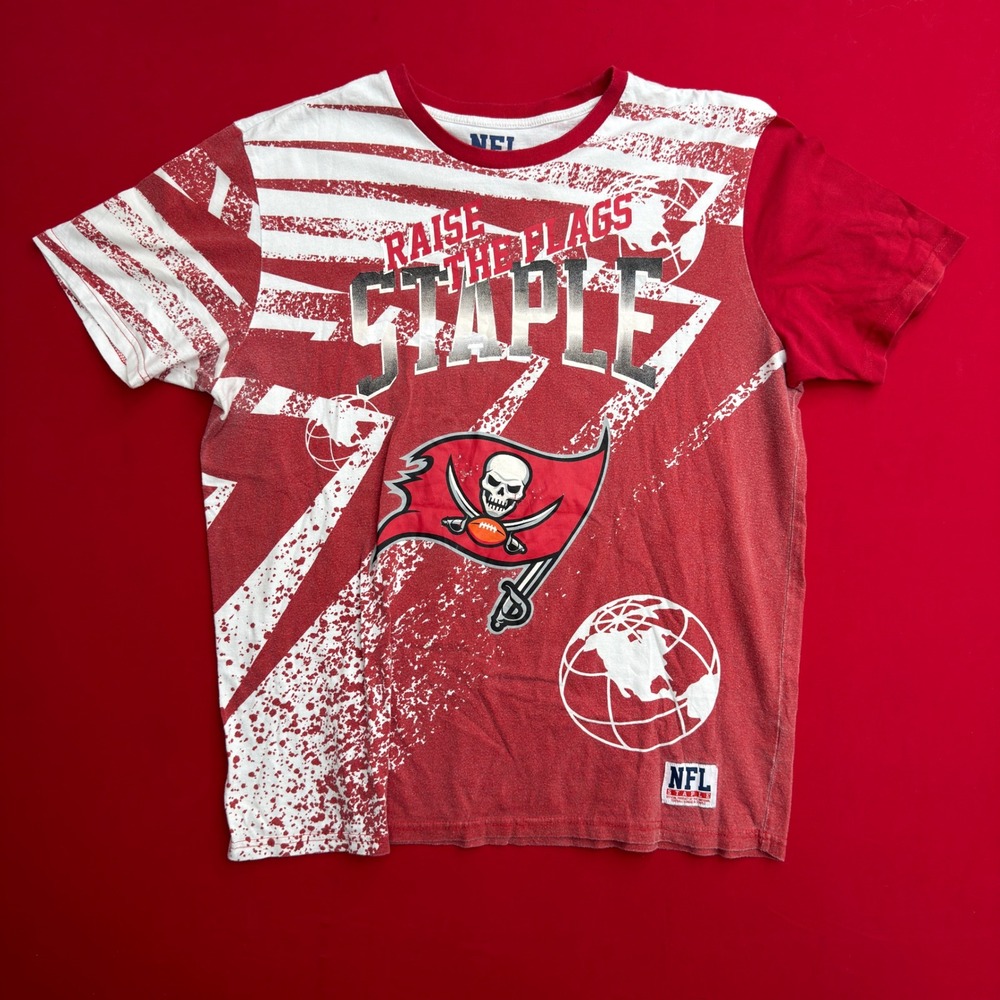 VTG style NFL Staple Tampa Bay Buccaneers AOP Graphic Tee Red Mens Large print
